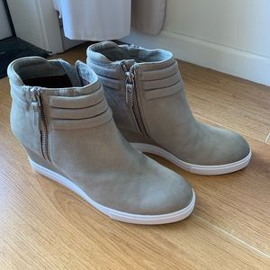 Linea Paolo wedge sneaker (Frieda) size 7